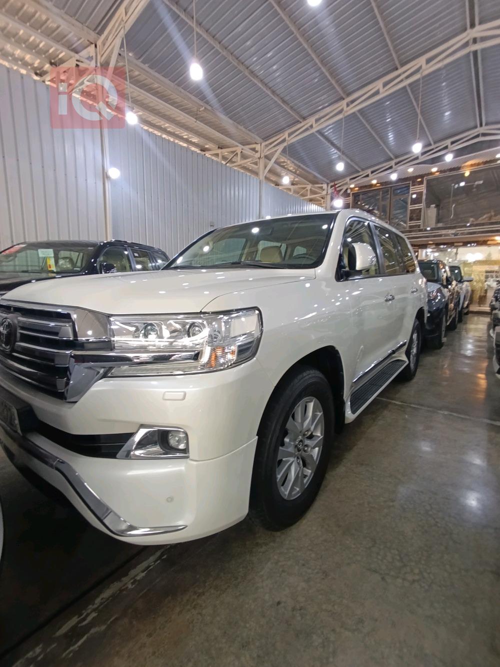 تۆیۆتا لاند کروزەر